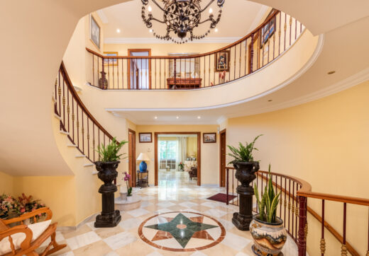 Urocza willa z 5 sypialniami w Atalaya Rio Verde, Marbella