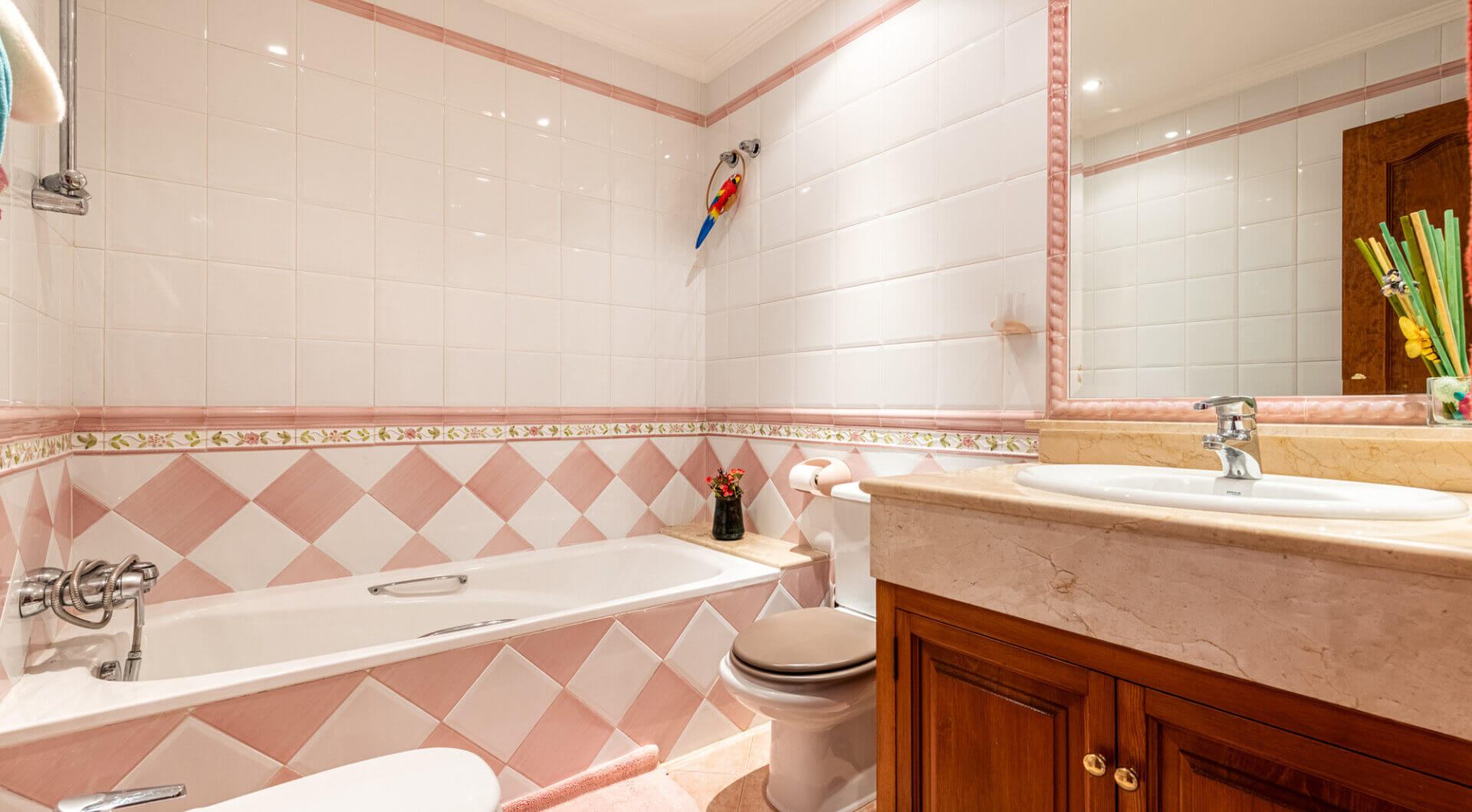 Urocza willa z 5 sypialniami w Atalaya Rio Verde, Marbella