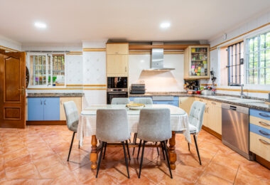 Urocza willa z 5 sypialniami w Atalaya Rio Verde, Marbella