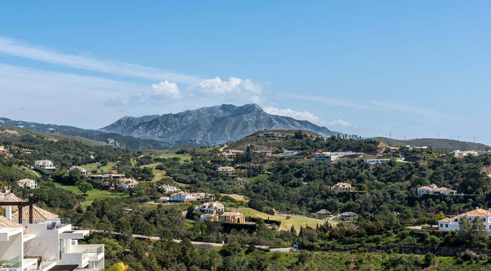 Uroczy penthouse położony w Marbella Club Hills, Benahavis