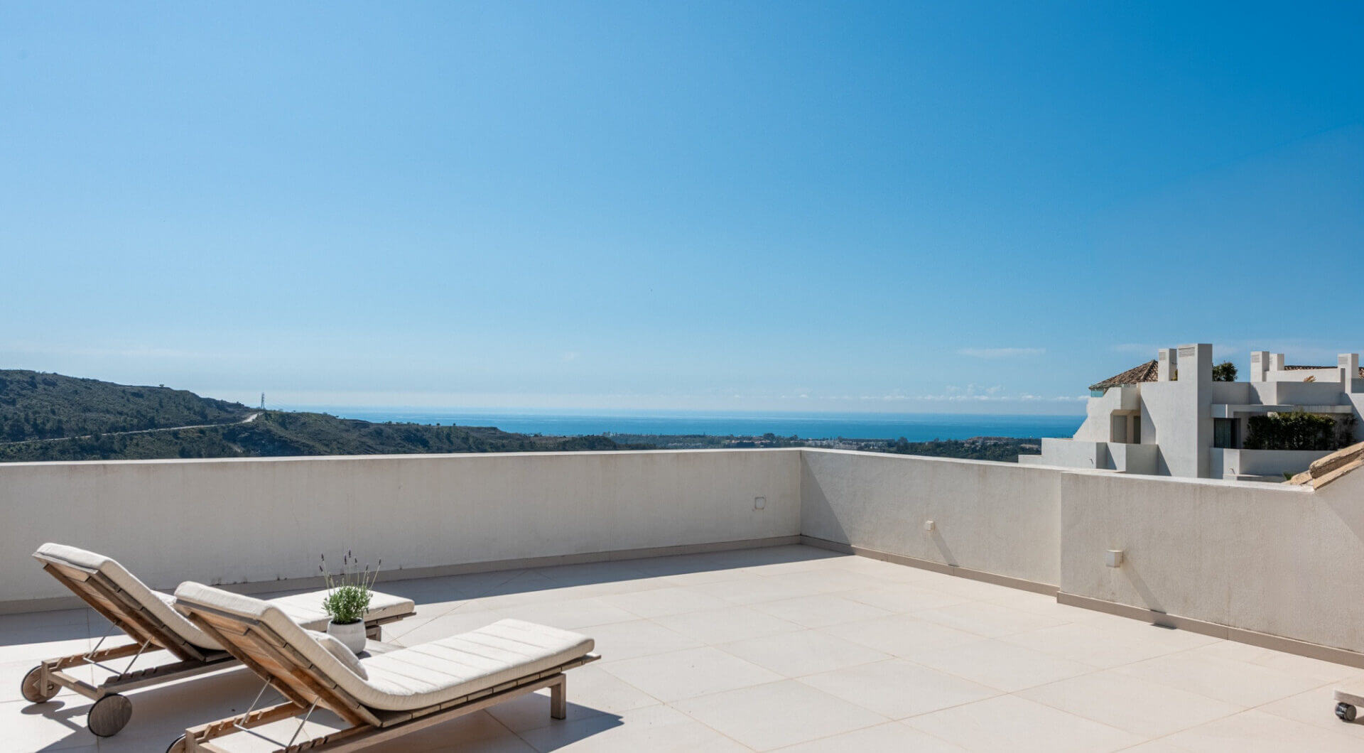 Uroczy penthouse położony w Marbella Club Hills, Benahavis