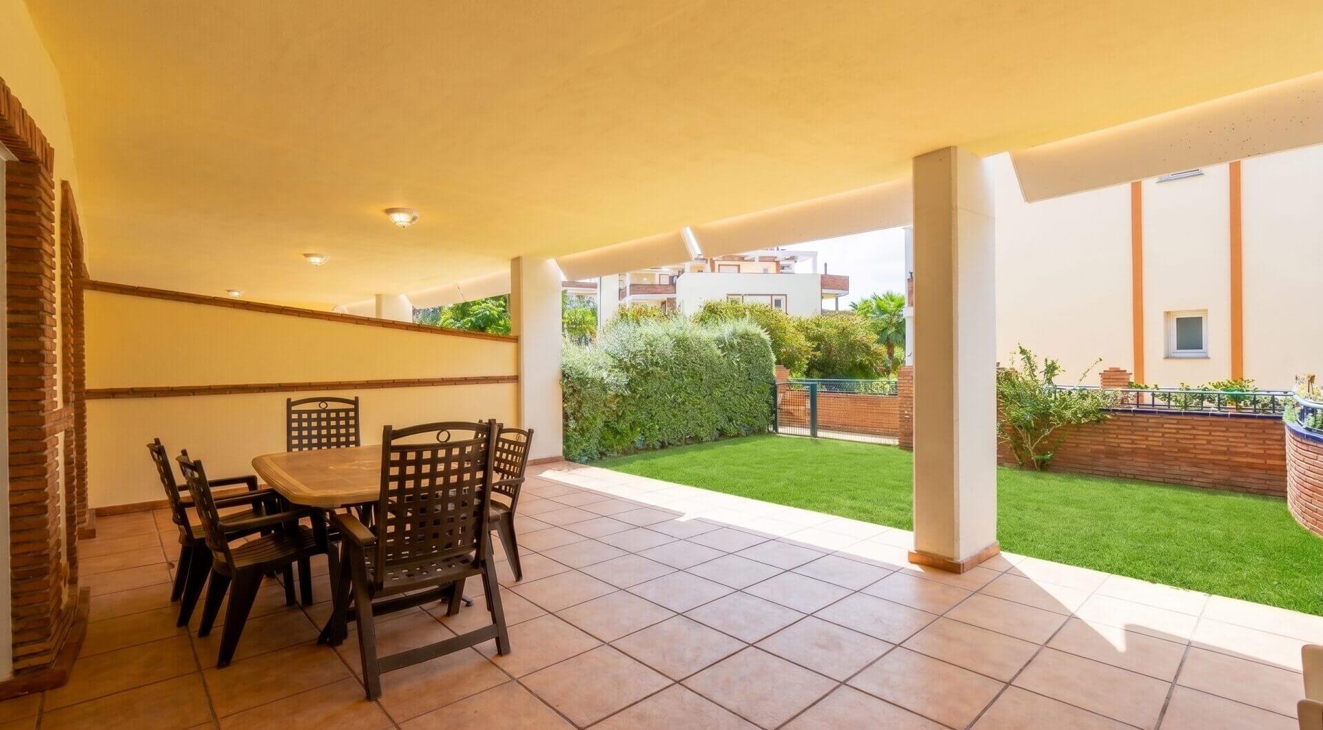 Reform możliwość - Duże dwie sypialnie, parter ogród apartament położony w Riviera del Sol, Mijas