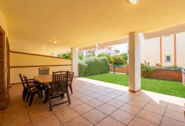 Reform możliwość - Duże dwie sypialnie, parter ogród apartament położony w Riviera del Sol, Mijas