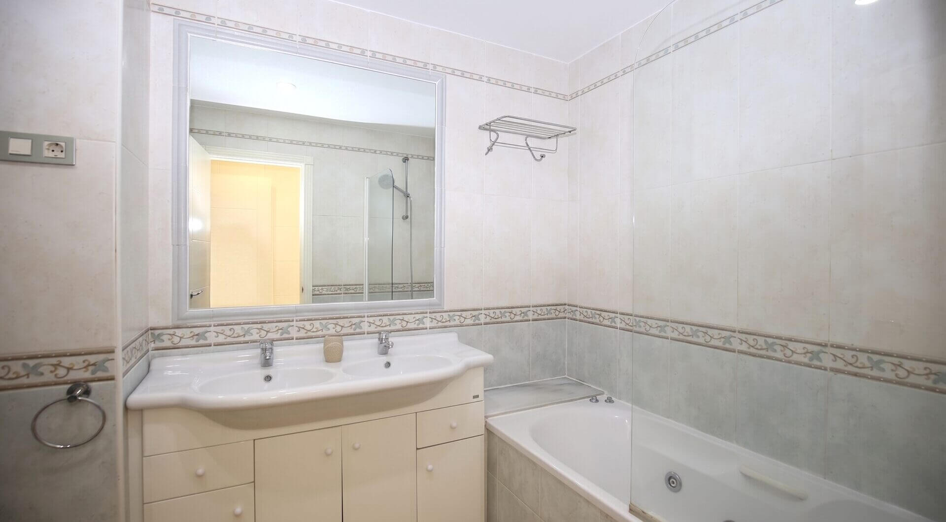 Reform możliwość - Duże dwie sypialnie, parter ogród apartament położony w Riviera del Sol, Mijas