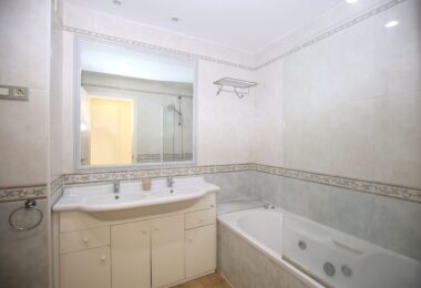 Reform możliwość - Duże dwie sypialnie, parter ogród apartament położony w Riviera del Sol, Mijas