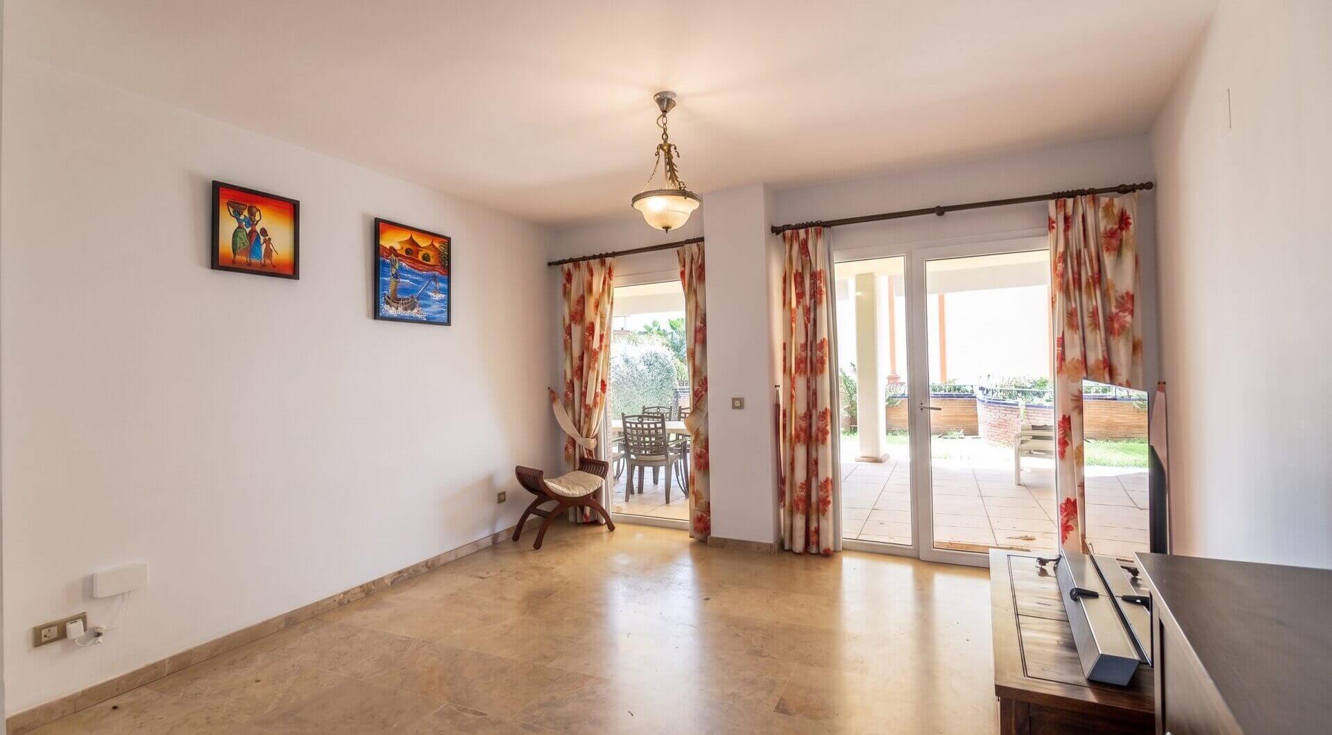 Reform możliwość - Duże dwie sypialnie, parter ogród apartament położony w Riviera del Sol, Mijas