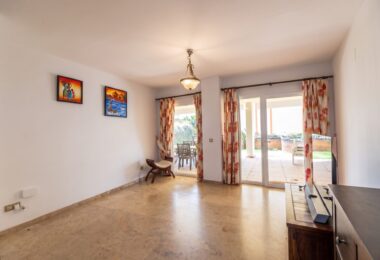 Reform możliwość - Duże dwie sypialnie, parter ogród apartament położony w Riviera del Sol, Mijas