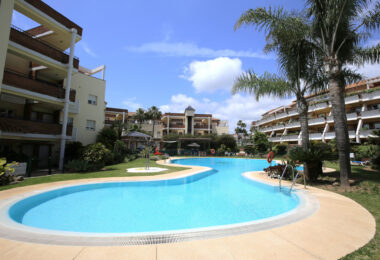 Reform możliwość - Duże dwie sypialnie, parter ogród apartament położony w Riviera del Sol, Mijas