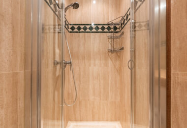 Przepiękny narożny apartament w La Corniche z panoramicznym widokiem na morze i pole golfowe w Nueva Andalucía