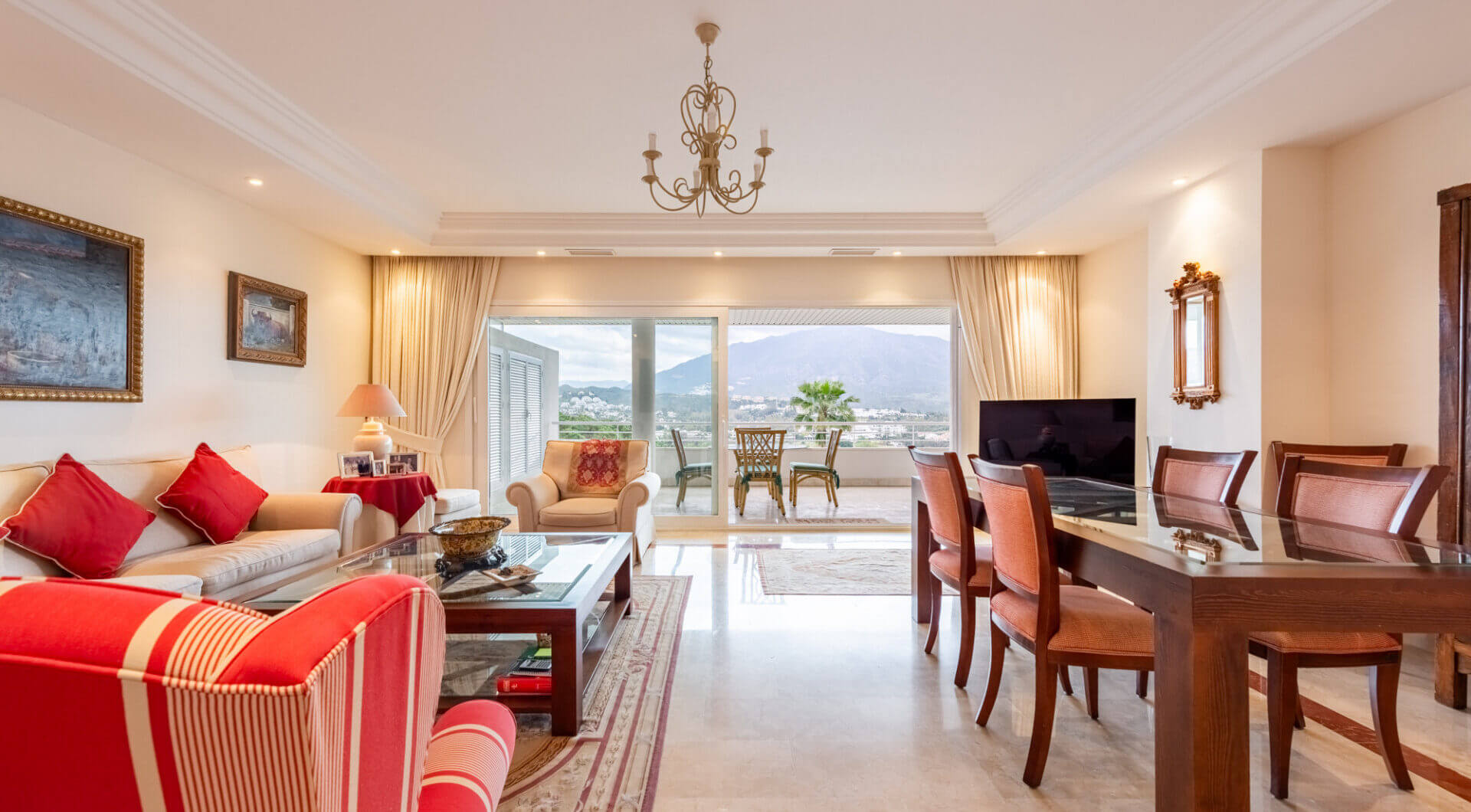 Przepiękny narożny apartament w La Corniche z panoramicznym widokiem na morze i pole golfowe w Nueva Andalucía