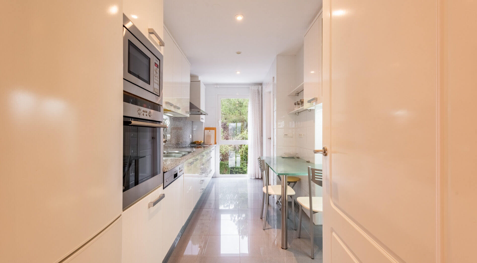 Przepiękny narożny apartament w La Corniche z panoramicznym widokiem na morze i pole golfowe w Nueva Andalucía