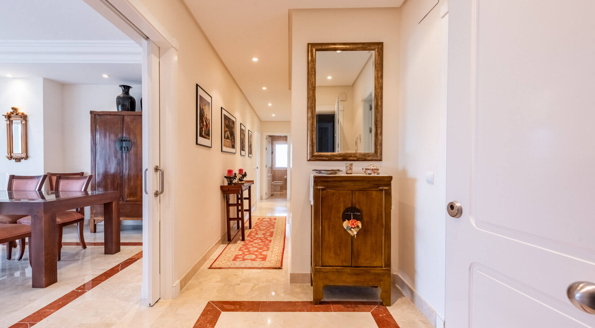 Przepiękny narożny apartament w La Corniche z panoramicznym widokiem na morze i pole golfowe w Nueva Andalucía