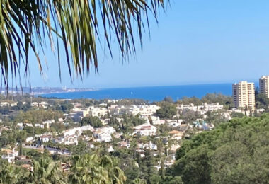 Przepiękny narożny apartament w La Corniche z panoramicznym widokiem na morze i pole golfowe w Nueva Andalucía