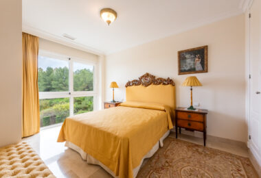 Przepiękny narożny apartament w La Corniche z panoramicznym widokiem na morze i pole golfowe w Nueva Andalucía