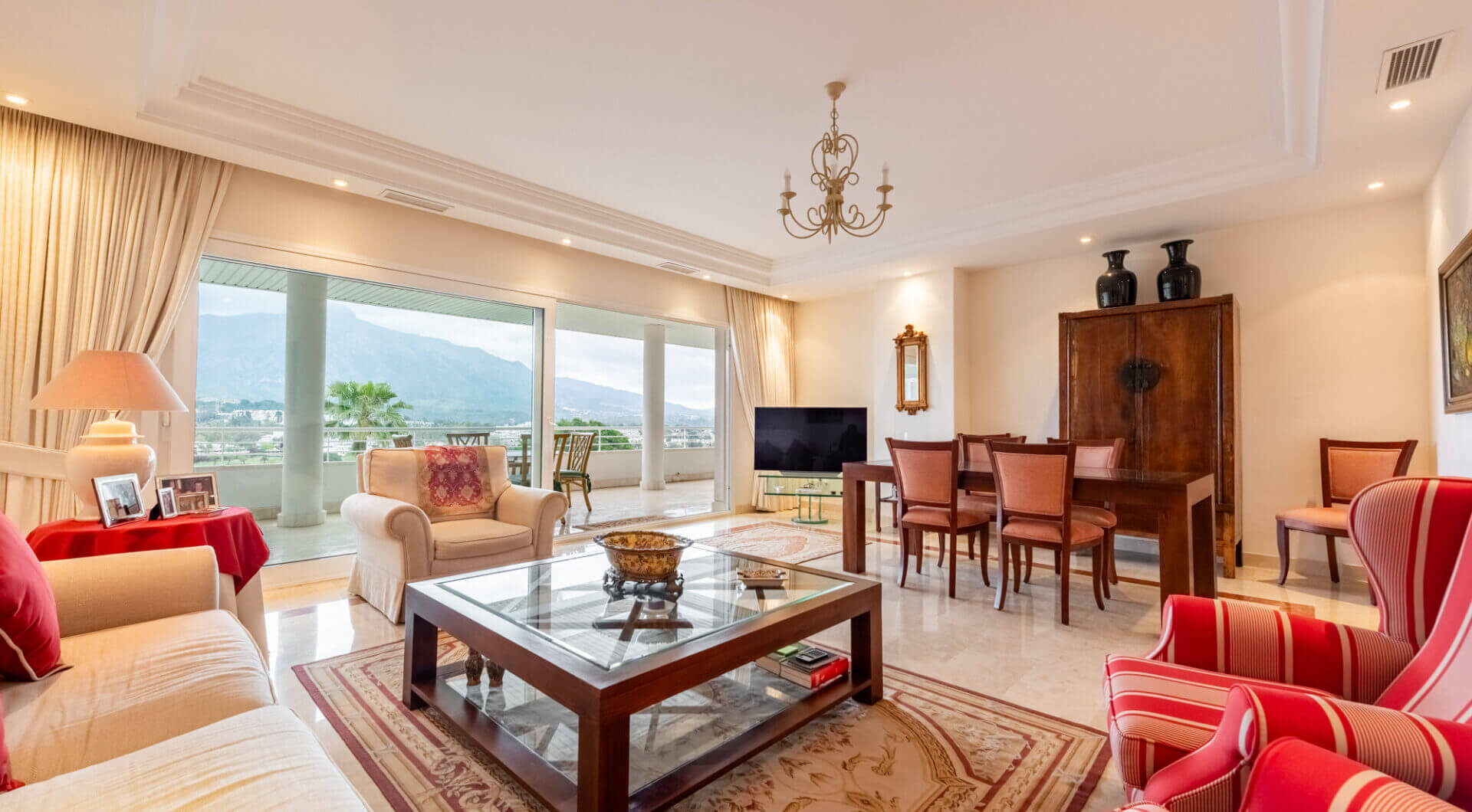 Przepiękny narożny apartament w La Corniche z panoramicznym widokiem na morze i pole golfowe w Nueva Andalucía