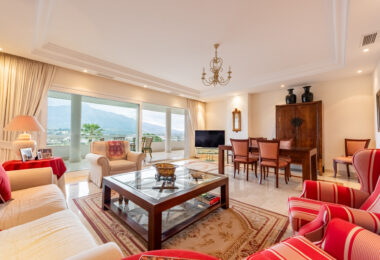 Przepiękny narożny apartament w La Corniche z panoramicznym widokiem na morze i pole golfowe w Nueva Andalucía