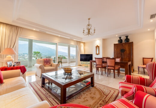 Przepiękny narożny apartament w La Corniche z panoramicznym widokiem na morze i pole golfowe w Nueva Andalucía