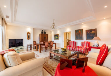 Przepiękny narożny apartament w La Corniche z panoramicznym widokiem na morze i pole golfowe w Nueva Andalucía