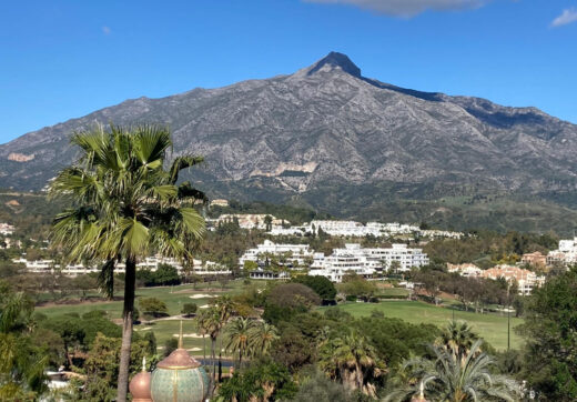 Przepiękny narożny apartament w La Corniche z panoramicznym widokiem na morze i pole golfowe w Nueva Andalucía