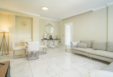 W pełni odnowione mieszkanie na podwyższonym parterze z dużym tarasem – Golden Banus, Nueva Andalucía