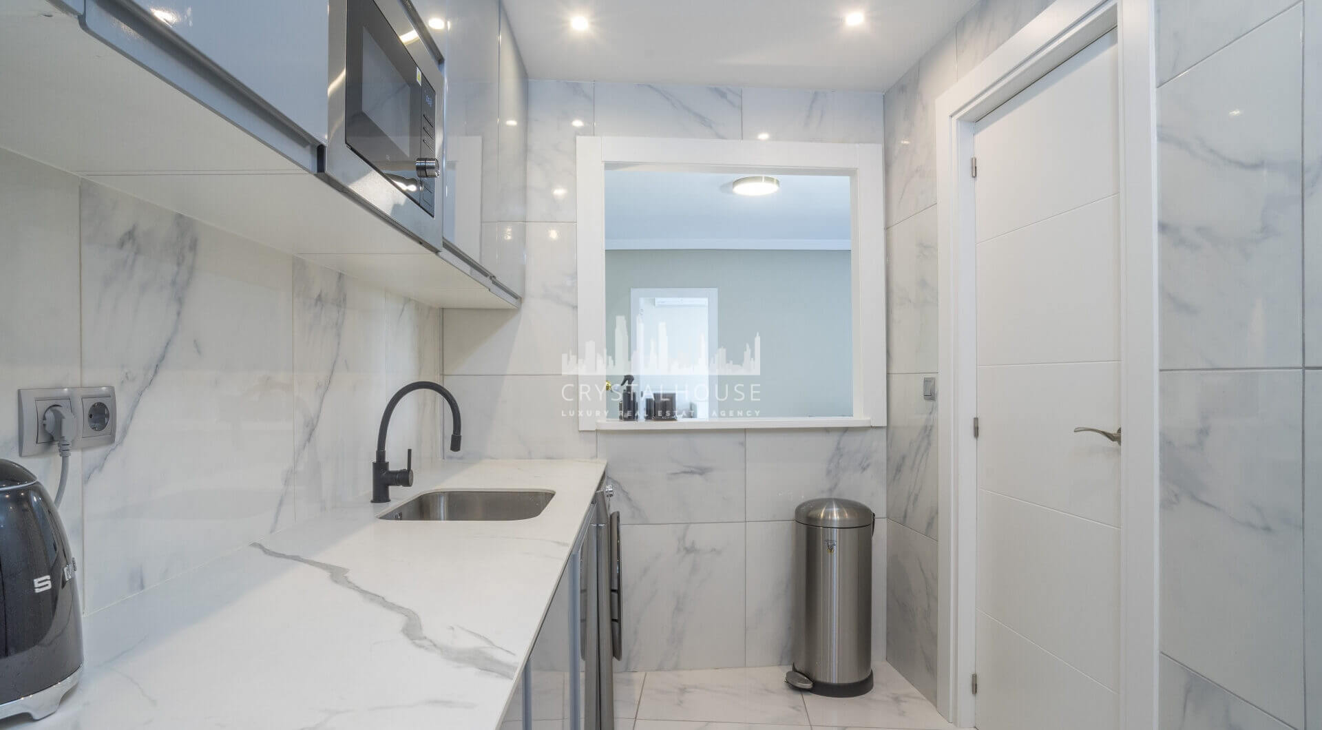 W pełni odnowione mieszkanie na podwyższonym parterze z dużym tarasem – Golden Banus, Nueva Andalucía