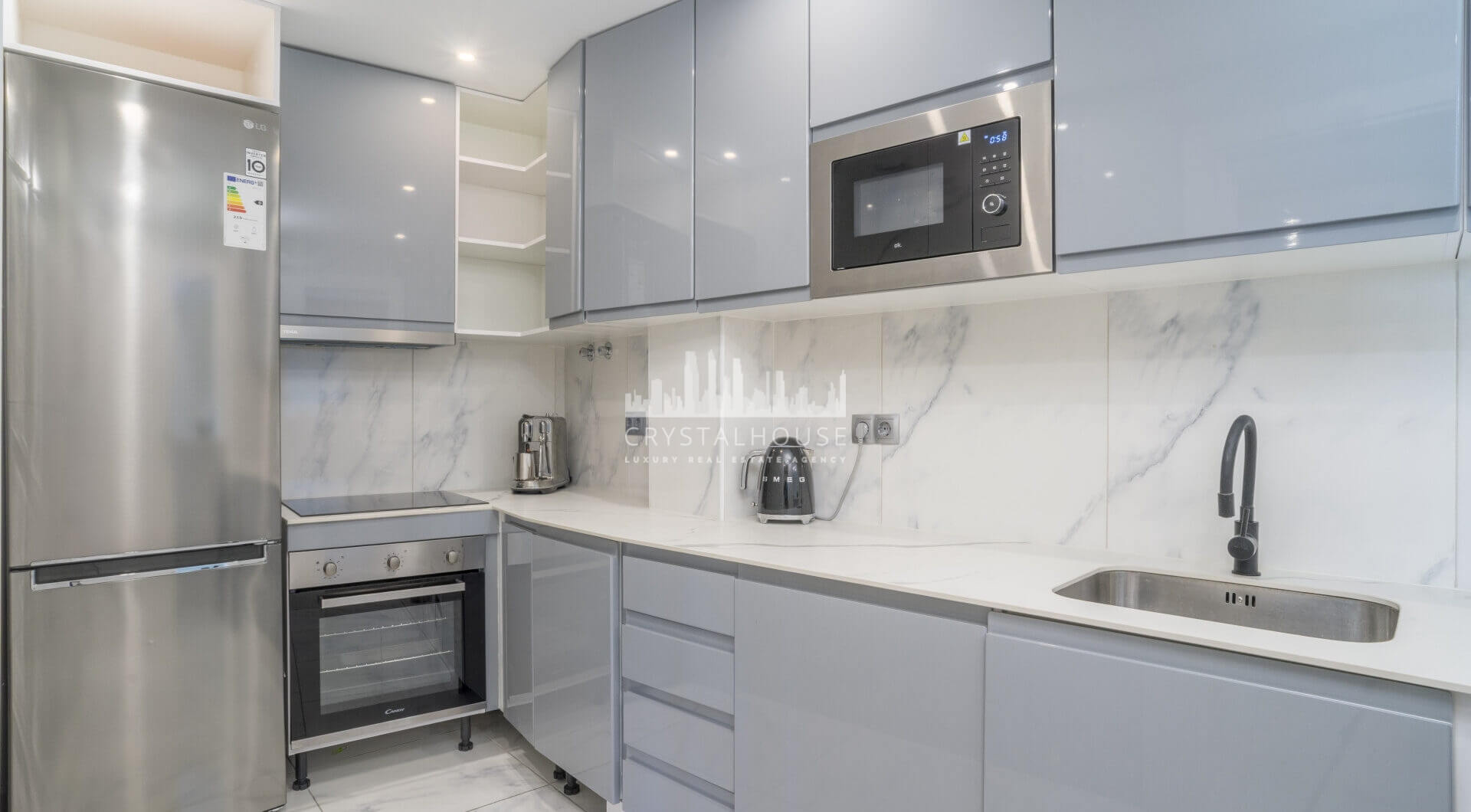 W pełni odnowione mieszkanie na podwyższonym parterze z dużym tarasem – Golden Banus, Nueva Andalucía