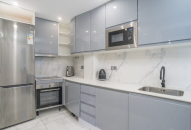 W pełni odnowione mieszkanie na podwyższonym parterze z dużym tarasem – Golden Banus, Nueva Andalucía