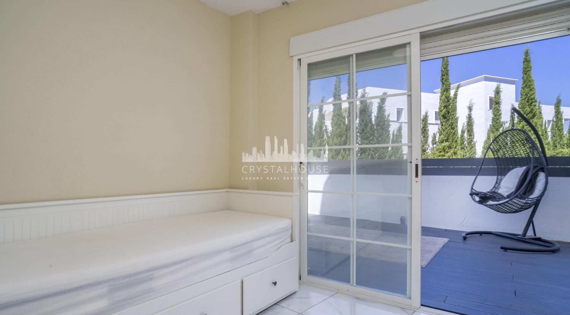 W pełni odnowione mieszkanie na podwyższonym parterze z dużym tarasem – Golden Banus, Nueva Andalucía