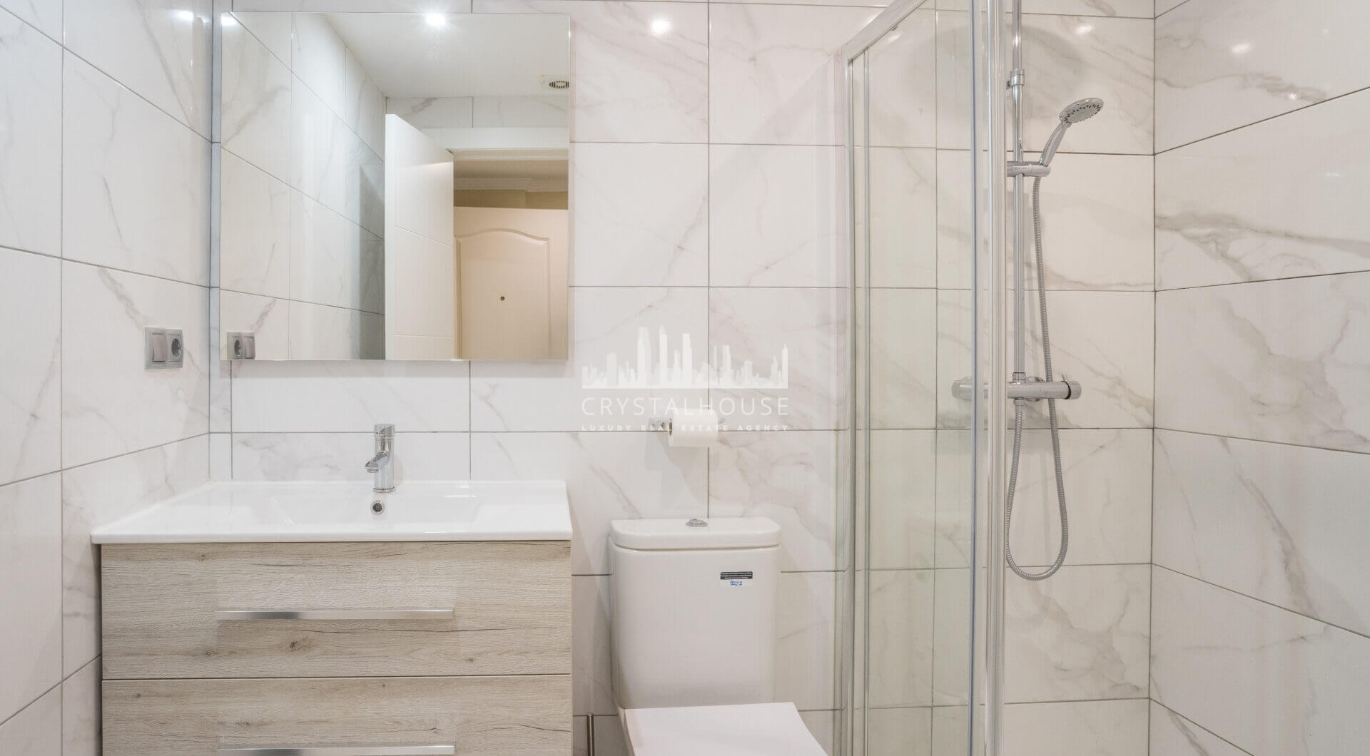 W pełni odnowione mieszkanie na podwyższonym parterze z dużym tarasem – Golden Banus, Nueva Andalucía