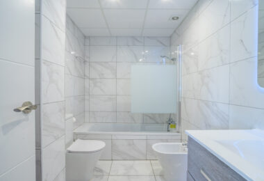 W pełni odnowione mieszkanie na podwyższonym parterze z dużym tarasem – Golden Banus, Nueva Andalucía