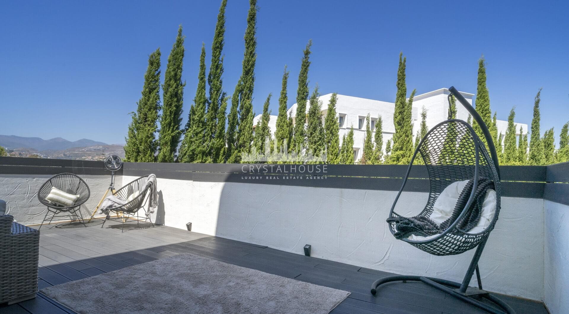 W pełni odnowione mieszkanie na podwyższonym parterze z dużym tarasem – Golden Banus, Nueva Andalucía