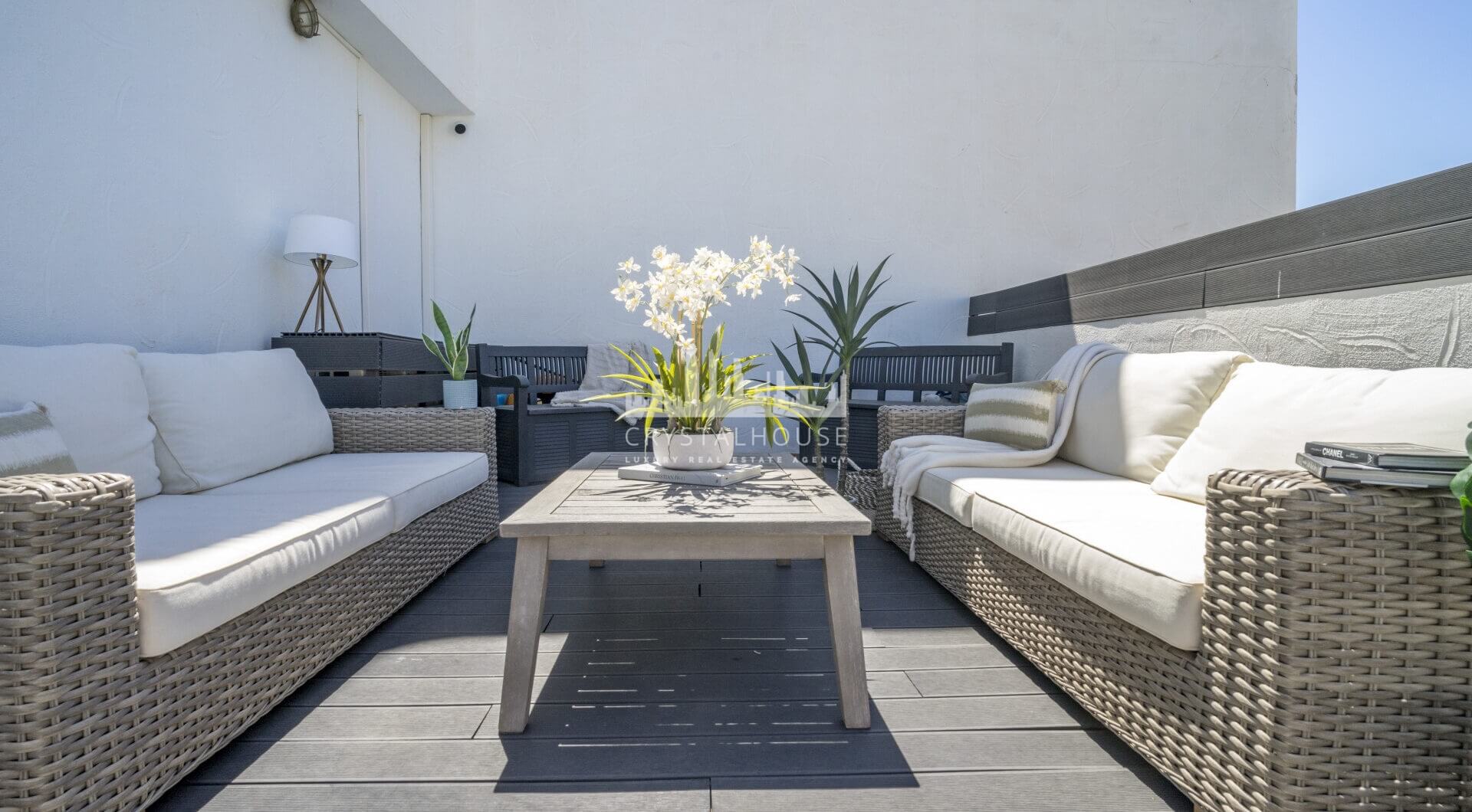 W pełni odnowione mieszkanie na podwyższonym parterze z dużym tarasem – Golden Banus, Nueva Andalucía