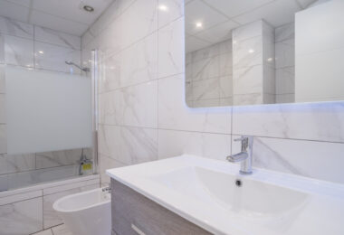 W pełni odnowione mieszkanie na podwyższonym parterze z dużym tarasem – Golden Banus, Nueva Andalucía