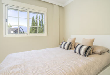 W pełni odnowione mieszkanie na podwyższonym parterze z dużym tarasem – Golden Banus, Nueva Andalucía