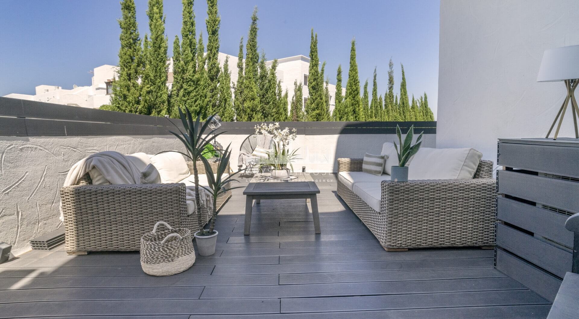 W pełni odnowione mieszkanie na podwyższonym parterze z dużym tarasem – Golden Banus, Nueva Andalucía