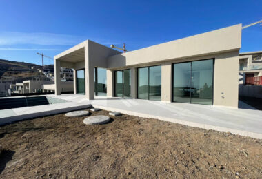Unikalne możliwości - Brand New 3-Sypialnia Corner Villa w ekskluzywnej Benahavís Estate Ready Q1 2026