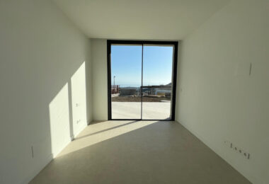 Unikalne możliwości - Brand New 3-Sypialnia Corner Villa w ekskluzywnej Benahavís Estate Ready Q1 2026