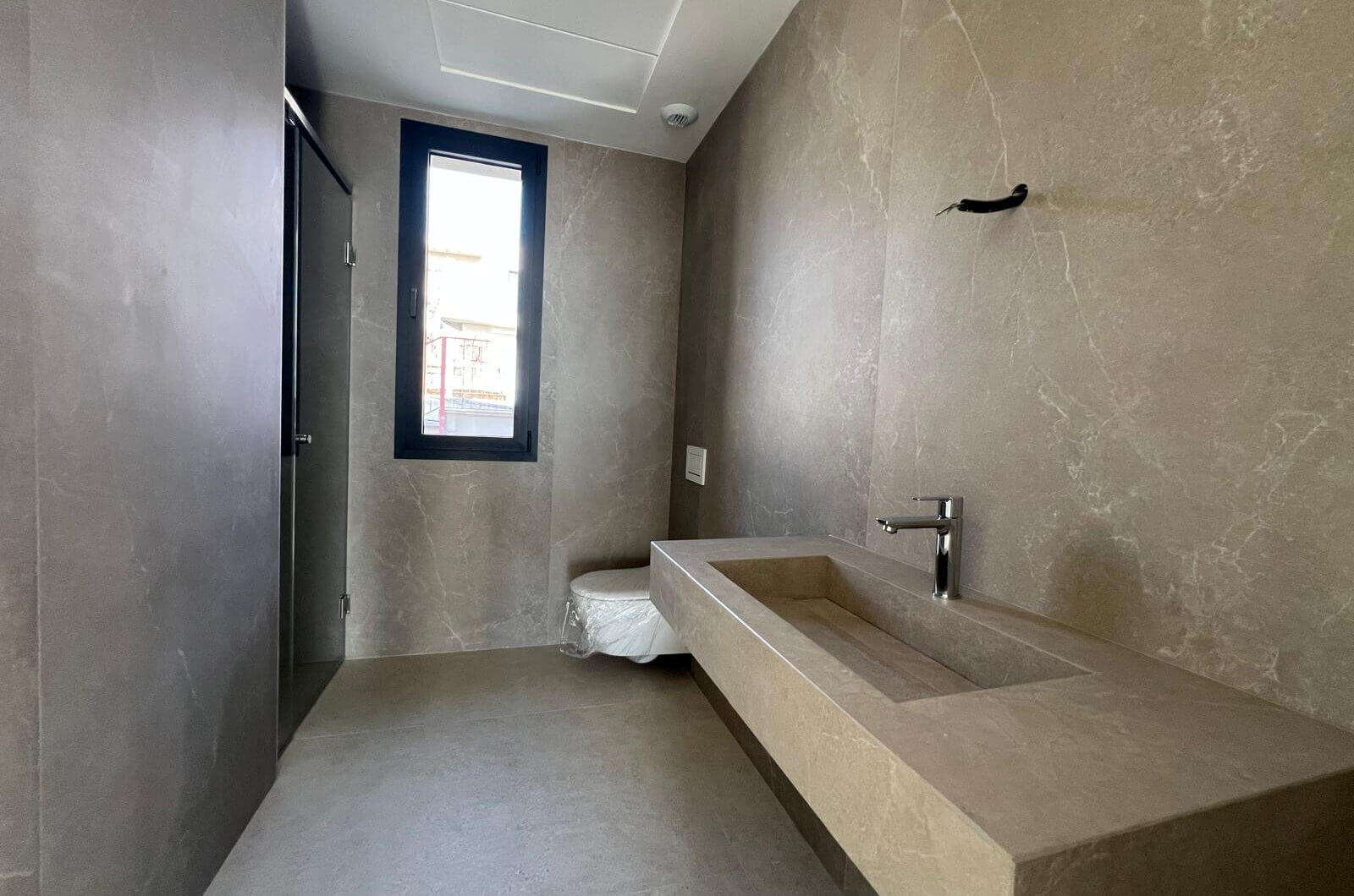 Unikalne możliwości - Brand New 3-Sypialnia Corner Villa w ekskluzywnej Benahavís Estate Ready Q1 2026