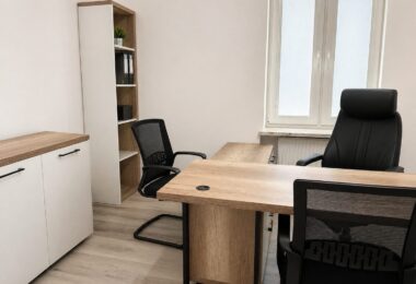 Reprezentacyjne biuro | 14 pokoi | Parking 8 aut