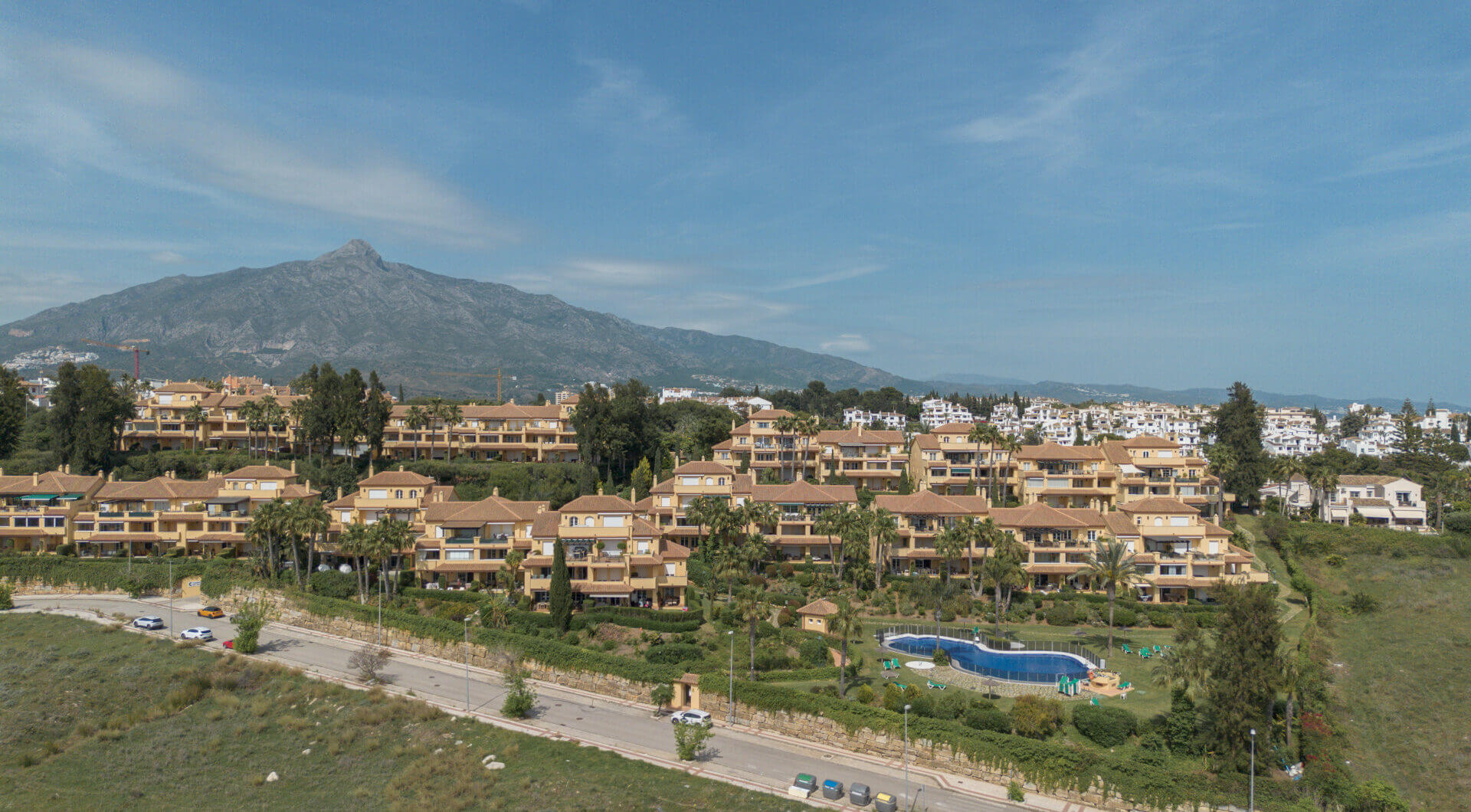 Olśniewający apartament z widokiem na morze w Cumbres del Rodeo, Nueva Andalucia.
