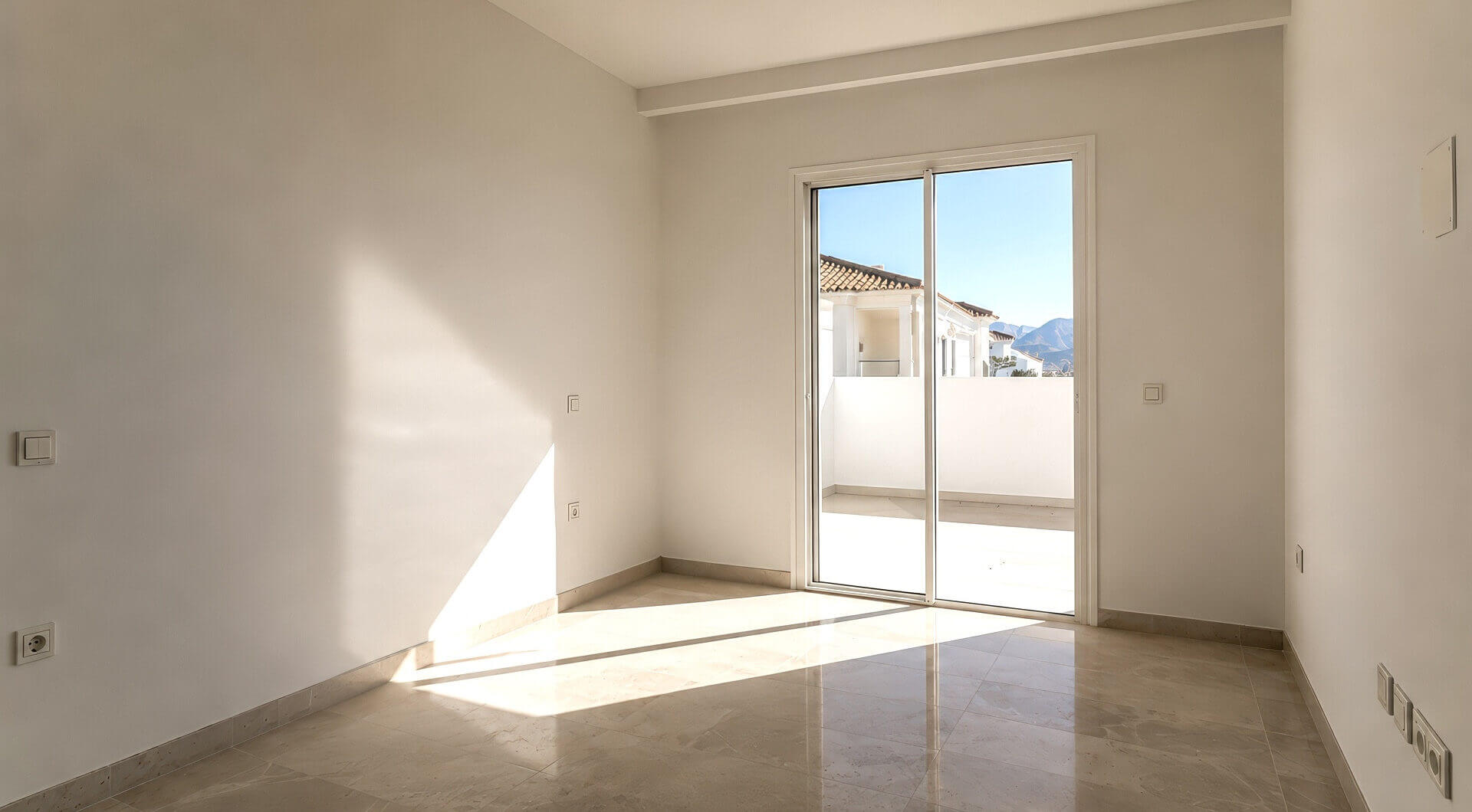 MIRAFLORES | ODNOWIONY PENTHOUSE Z PANORAMICZNYM WIDOKIEM NA MORZE I GÓRY