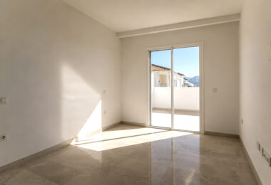 MIRAFLORES | ODNOWIONY PENTHOUSE Z PANORAMICZNYM WIDOKIEM NA MORZE I GÓRY