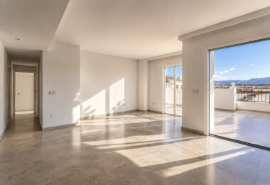 MIRAFLORES | ODNOWIONY PENTHOUSE Z PANORAMICZNYM WIDOKIEM NA MORZE I GÓRY
