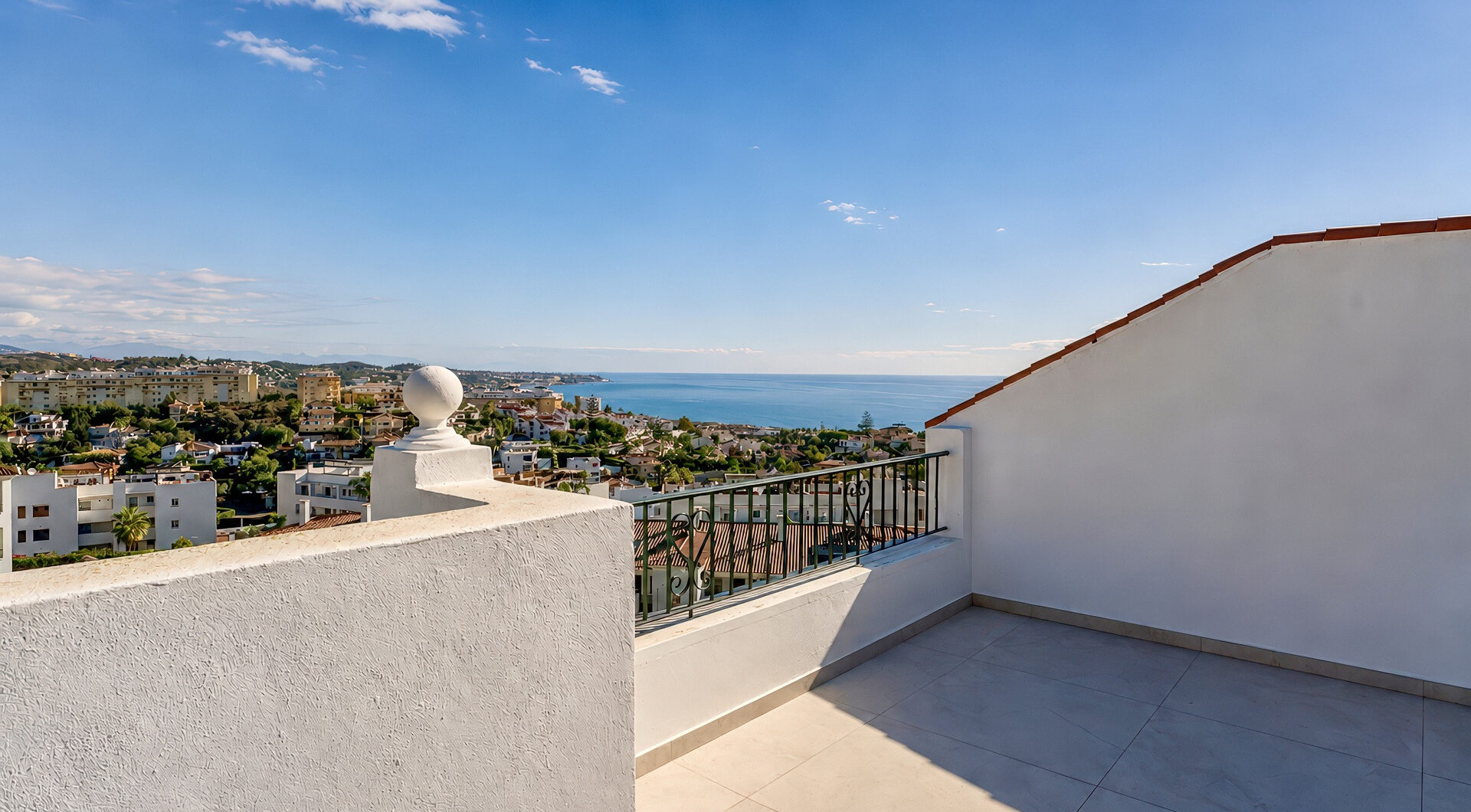 MIRAFLORES | ODNOWIONY PENTHOUSE Z PANORAMICZNYM WIDOKIEM NA MORZE I GÓRY