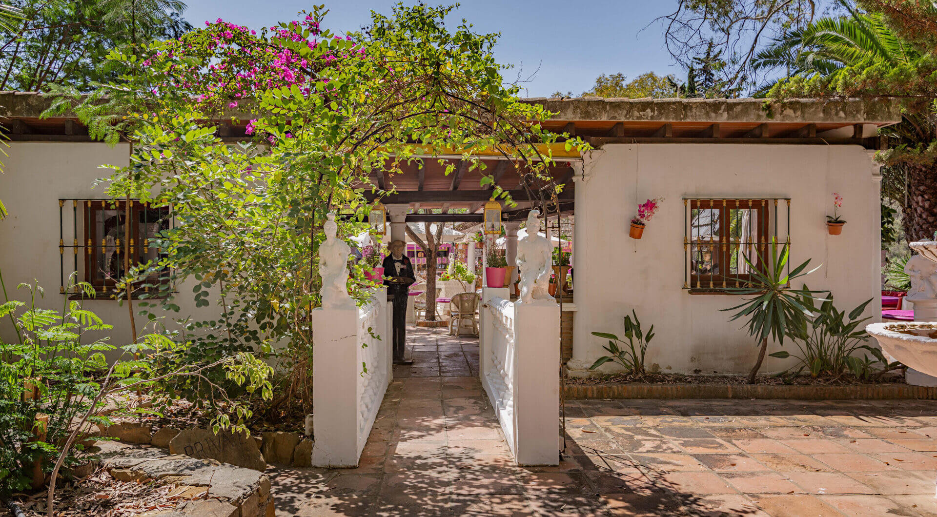 Kultowa rzymska oaza — Casares Costa