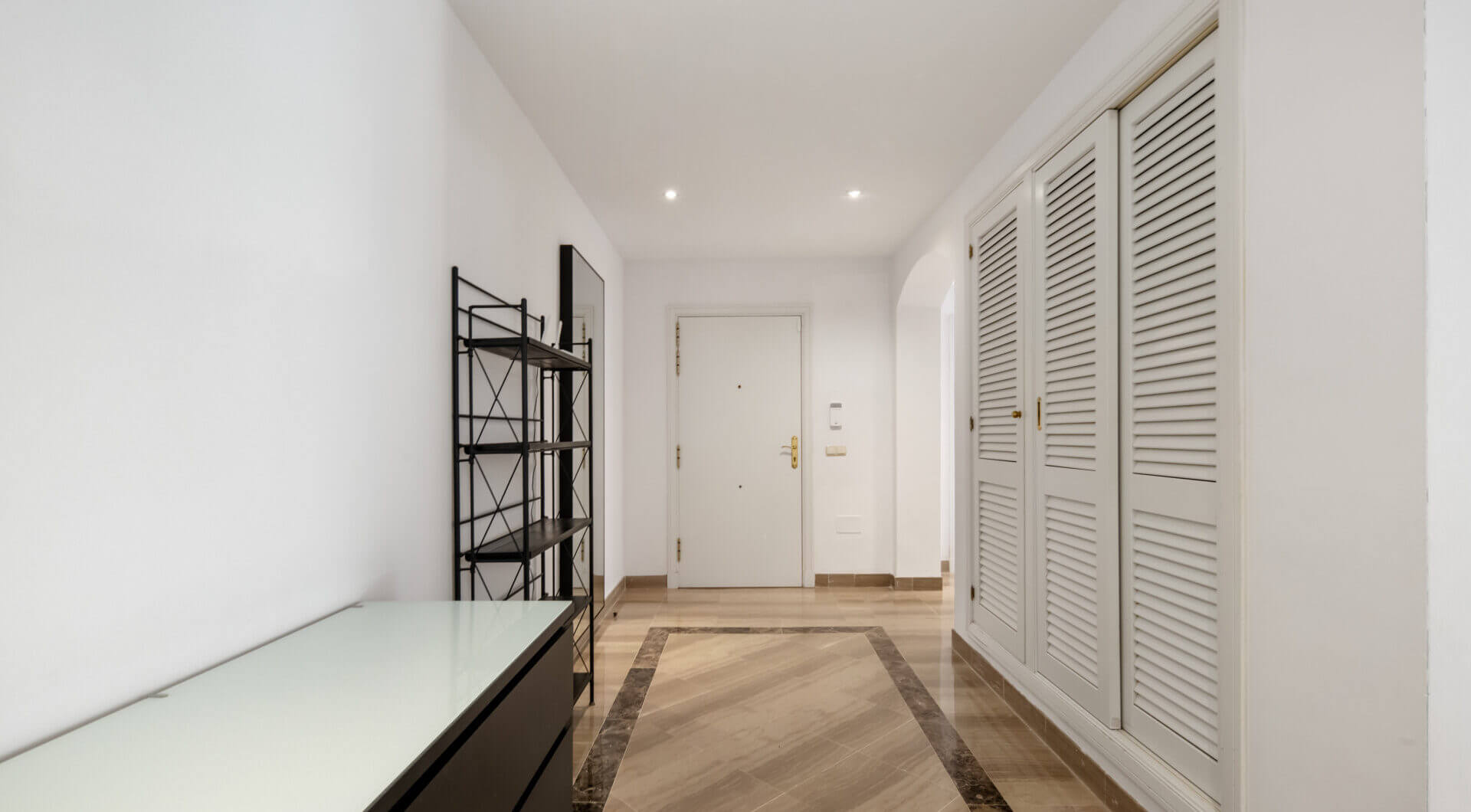 Elegancki Apartament na Parterze z Dostępem do Ogrodu w Hacienda Elviria
