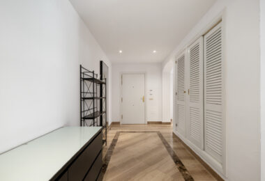 Elegancki Apartament na Parterze z Dostępem do Ogrodu w Hacienda Elviria