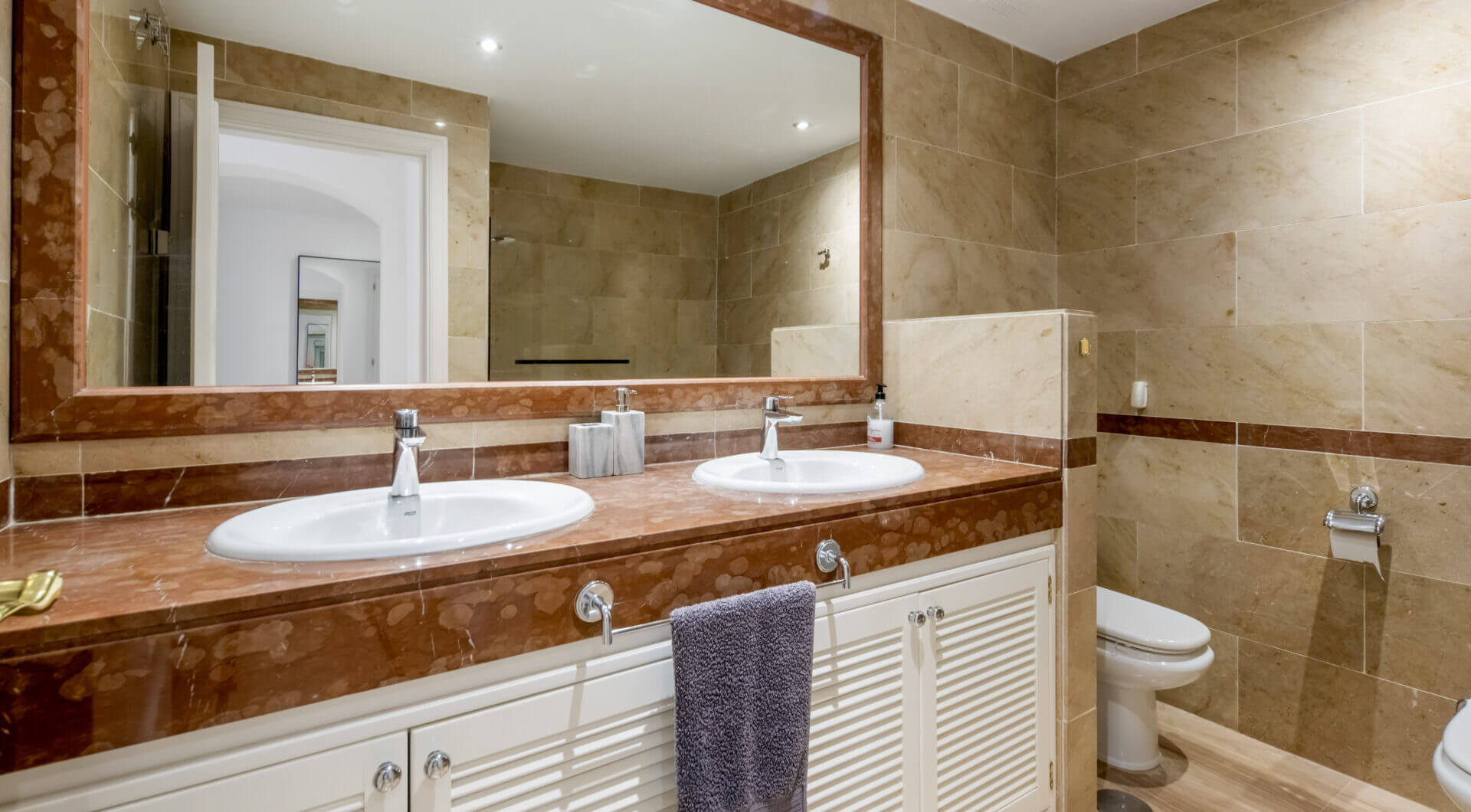 Elegancki Apartament na Parterze z Dostępem do Ogrodu w Hacienda Elviria