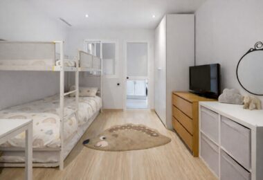 Elegancki Apartament na Parterze z Dostępem do Ogrodu w Hacienda Elviria