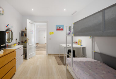 Elegancki Apartament na Parterze z Dostępem do Ogrodu w Hacienda Elviria